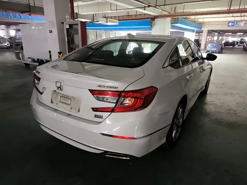 Honda Accord — фото 9