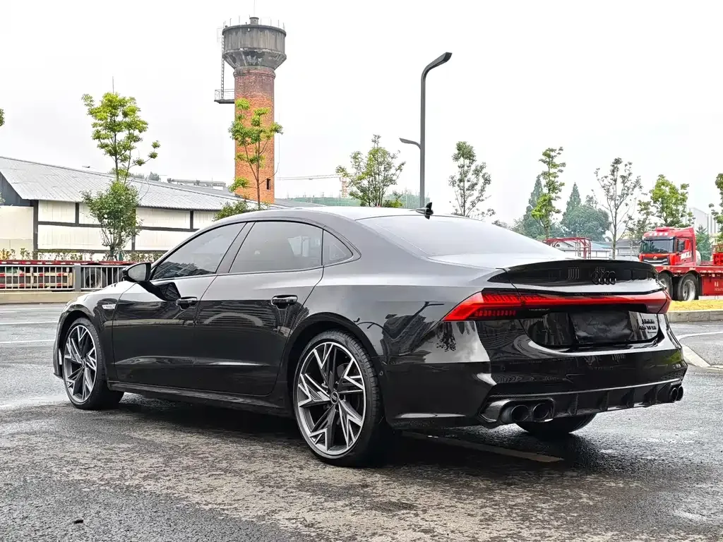 Audi A7L — фото 7
