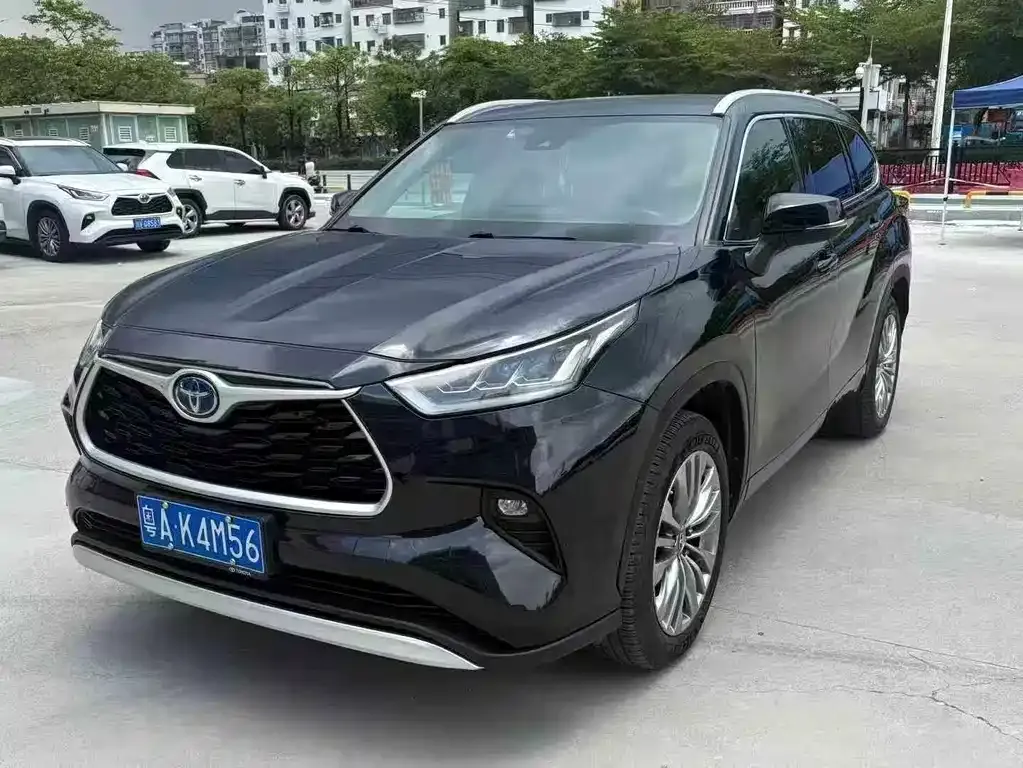 Toyota Highlander — фото 1