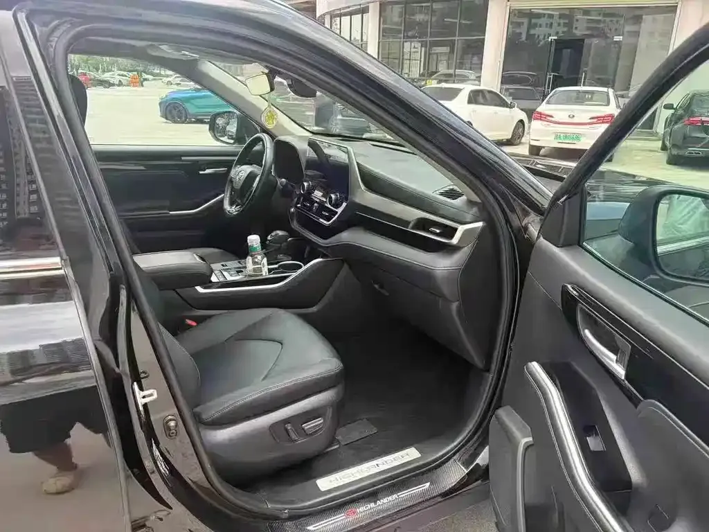 Toyota Highlander — фото 10