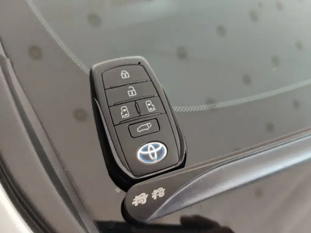 Toyota Sienna — фото 9