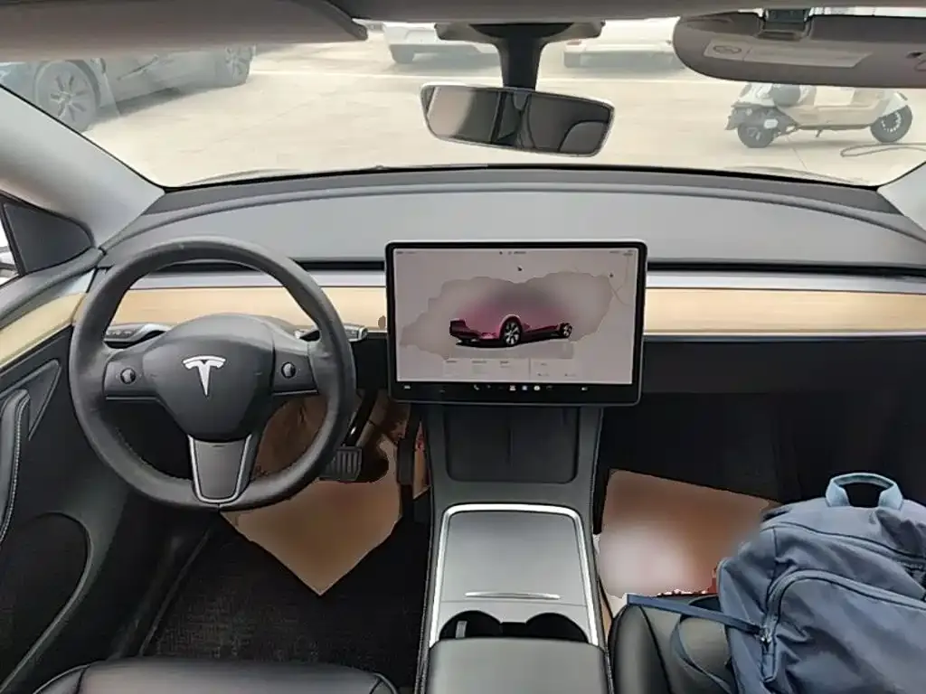 Tesla Model Y — фото 2