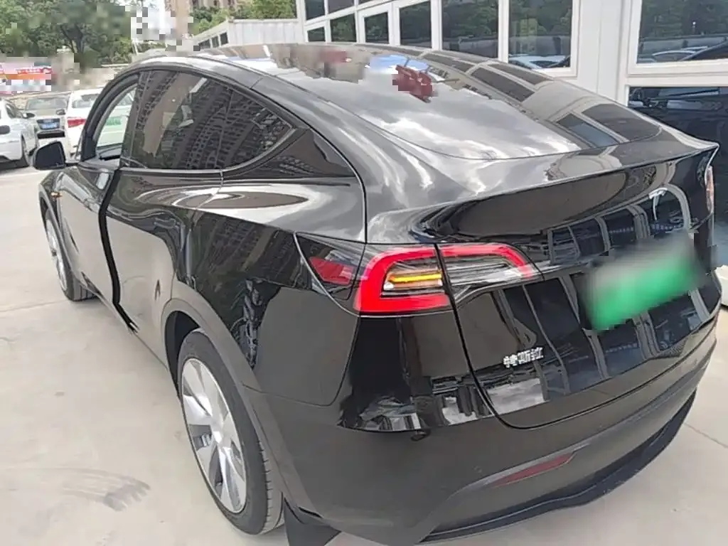 Tesla Model Y — фото 6