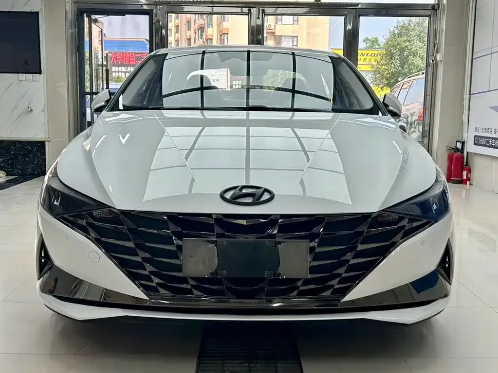 Hyundai Elantra — фото 6