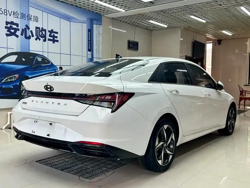 Hyundai Elantra — фото 9