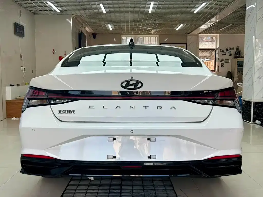 Hyundai Elantra — фото 7