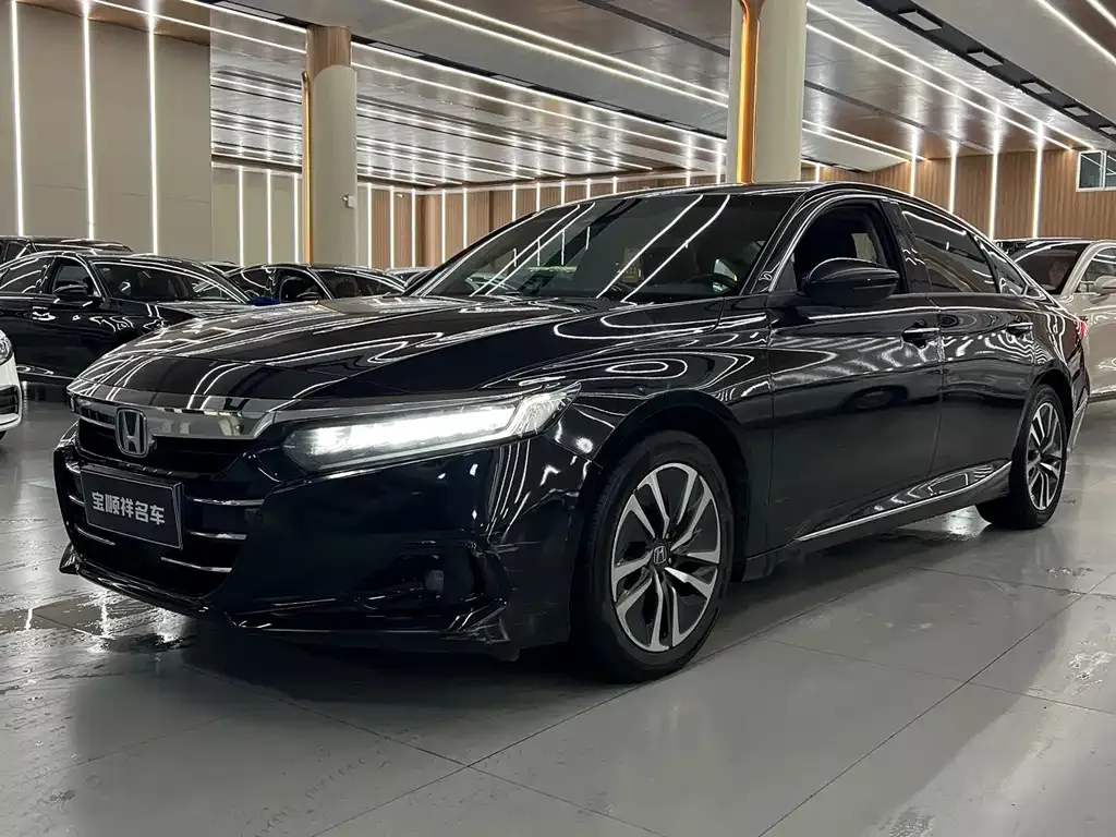 Honda Accord — фото 1