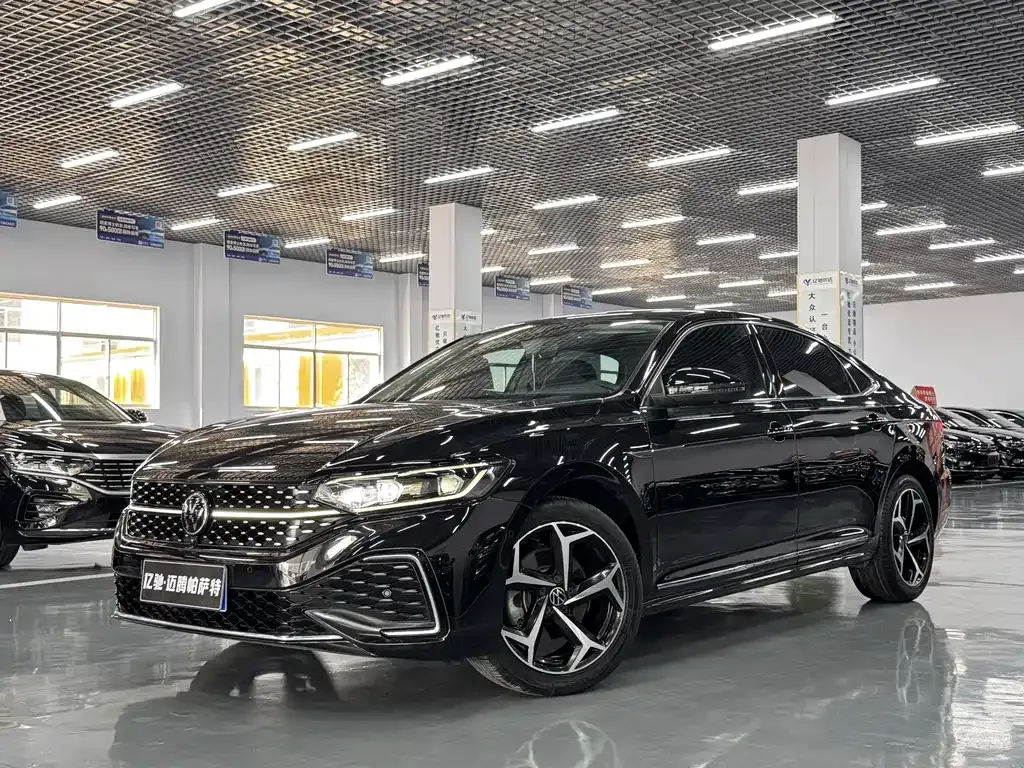 Volkswagen Passat — фото 1