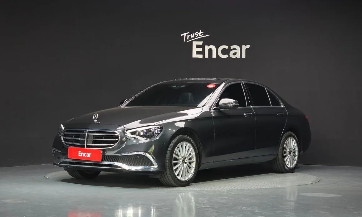 Mercedes-Benz E-Class — фото 1
