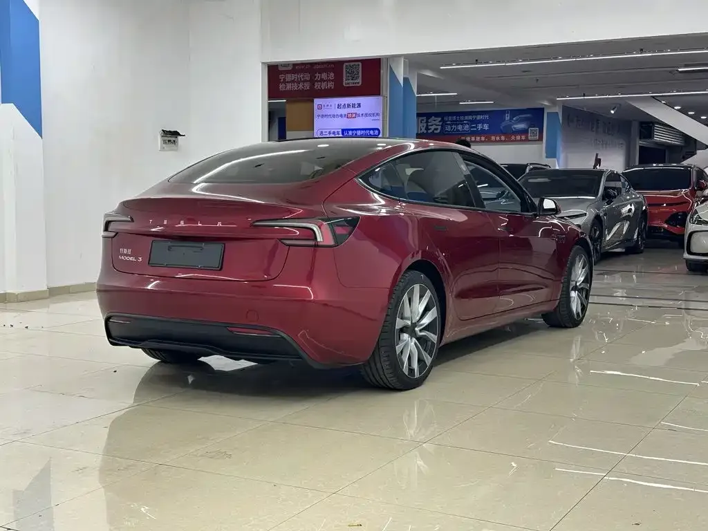 Tesla Model 3 — фото 9