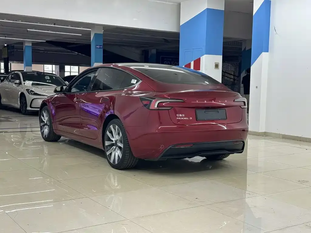 Tesla Model 3 — фото 8