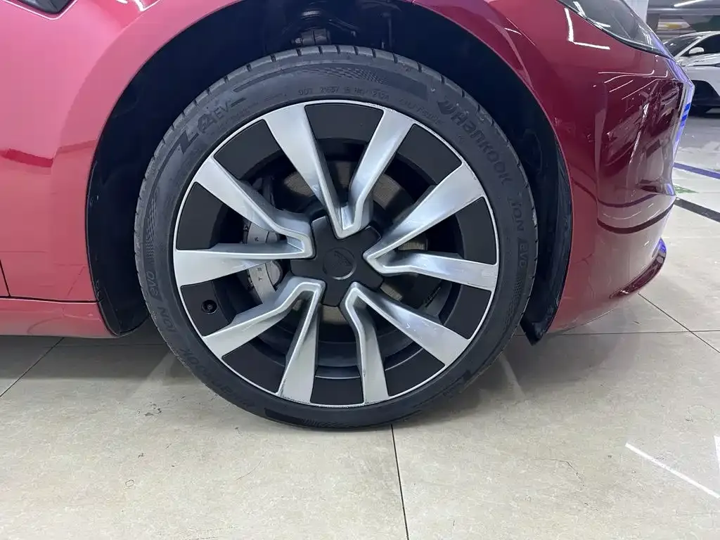Tesla Model 3 — фото 3