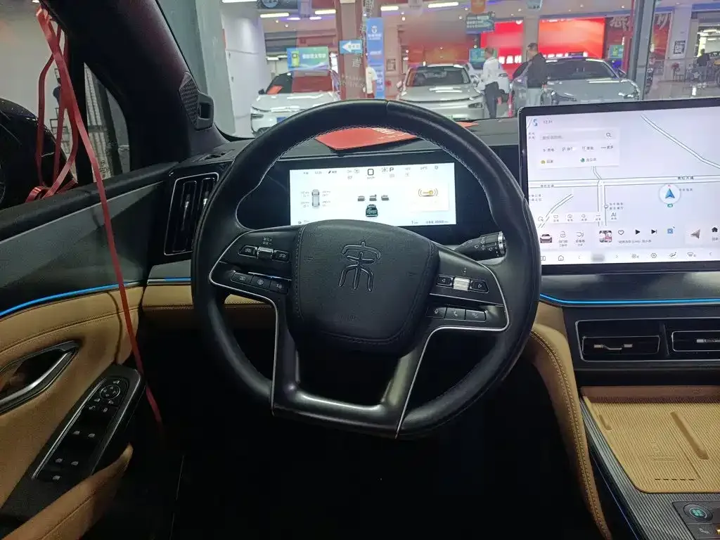 BYD L DM-i — фото 3