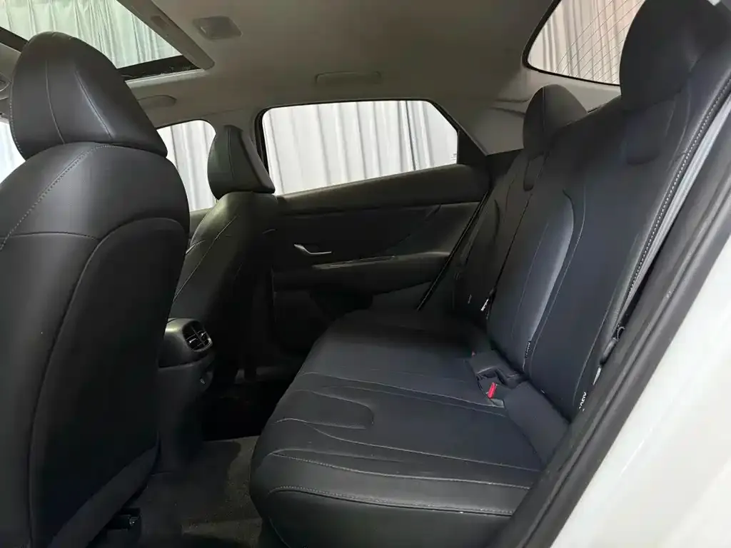 Hyundai Elantra — фото 2