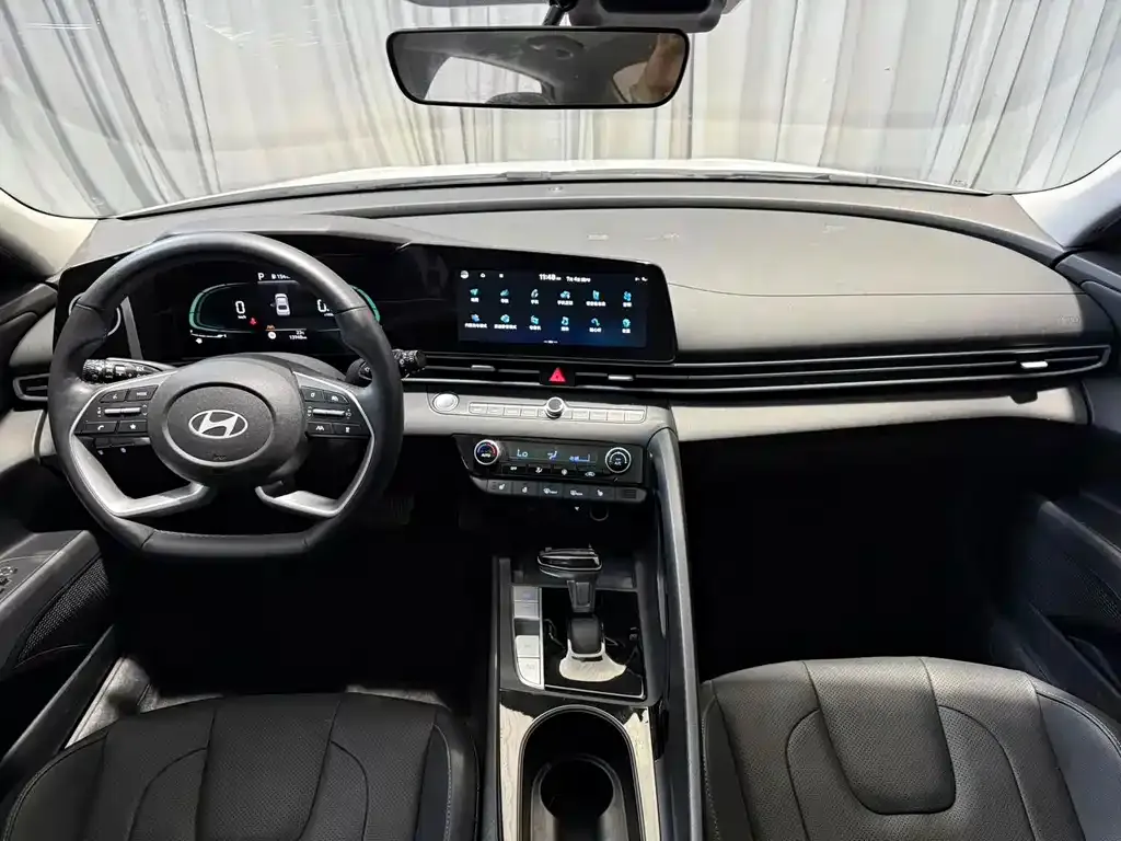 Hyundai Elantra — фото 4
