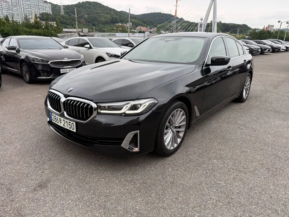 BMW 5-Series 530i Luxury 1