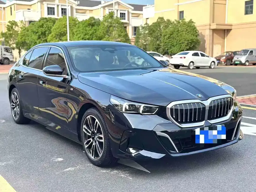 BMW 5 Series — фото 9