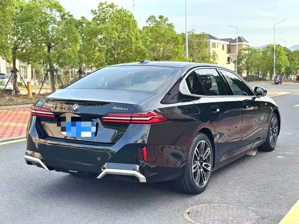 BMW 5 Series — фото 5
