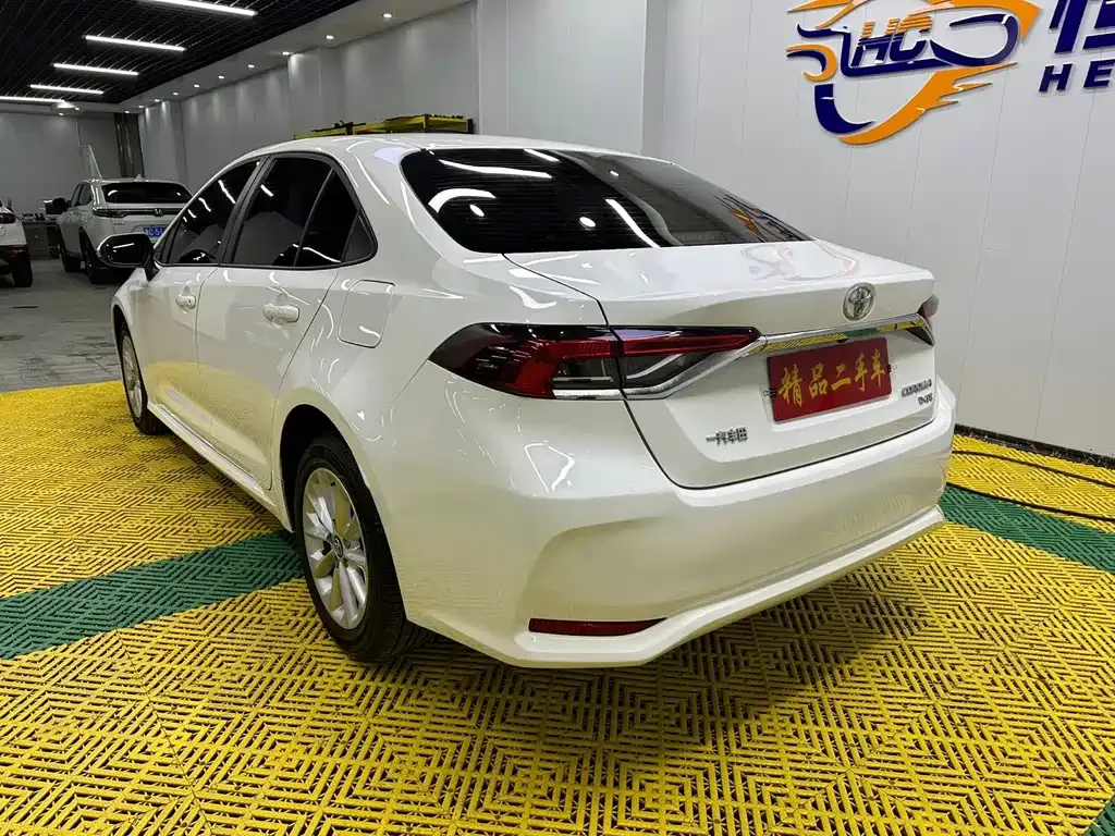 Toyota Corolla — фото 6