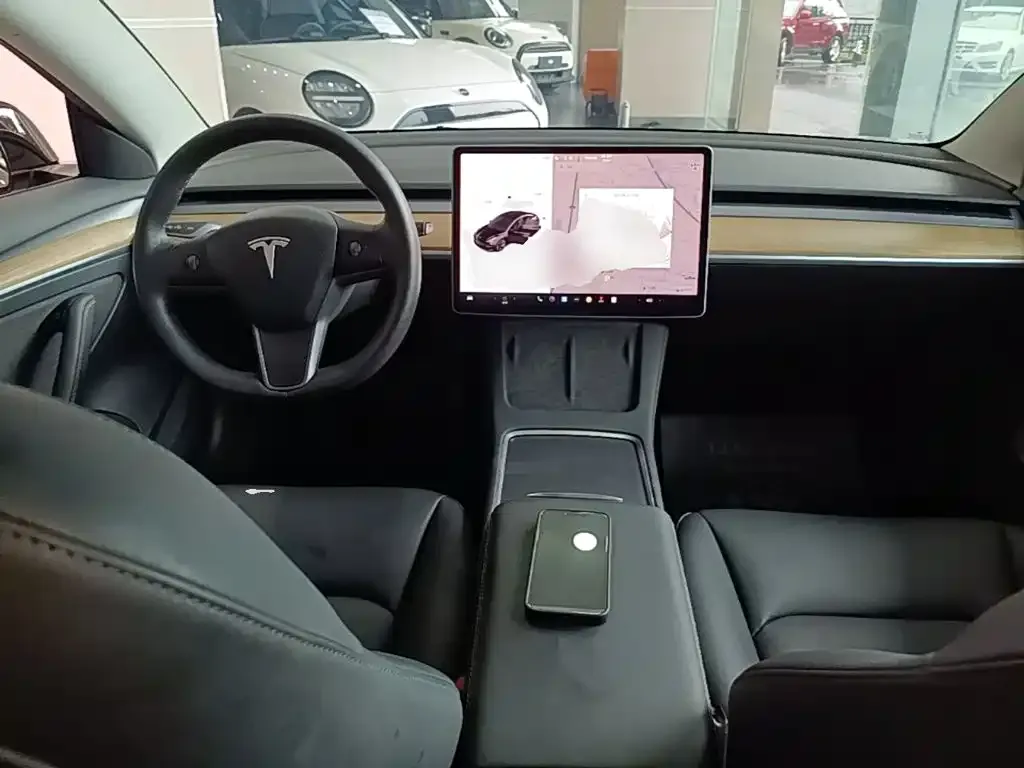 Tesla Model 3 — фото 5