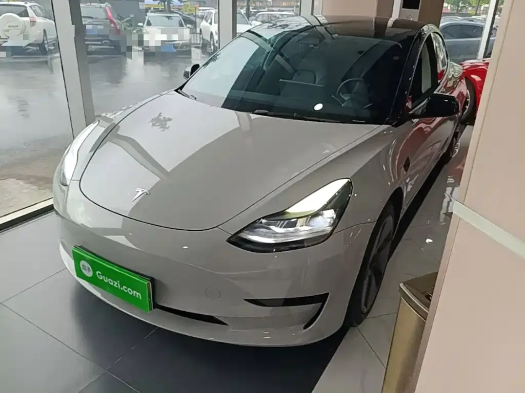 Tesla Model 3 — фото 3