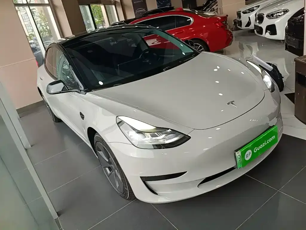 Tesla Model 3 — фото 10