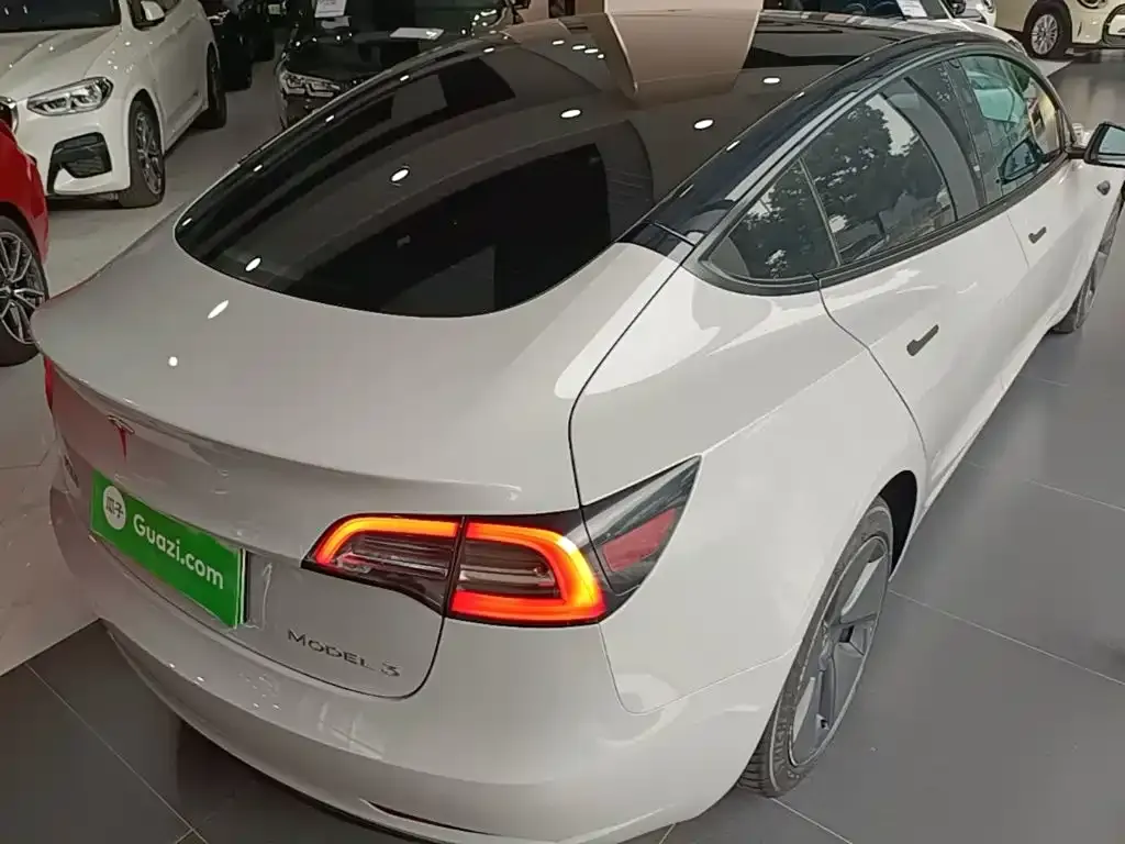 Tesla Model 3 — фото 9