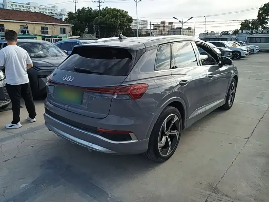 Audi Q4 e-tron — фото 4
