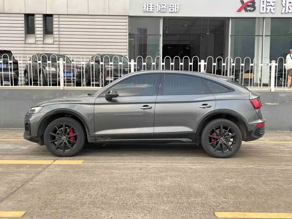Audi Q5L Sportback — фото 5
