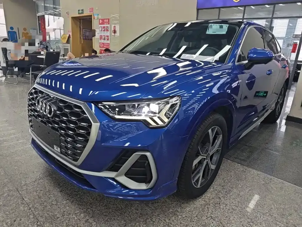 Audi Q3 Sportback — фото 1