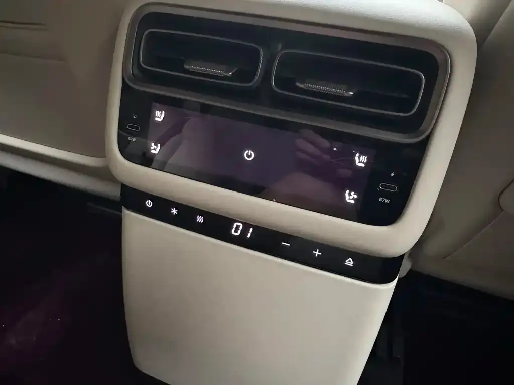 Li Auto i6 — фото 2