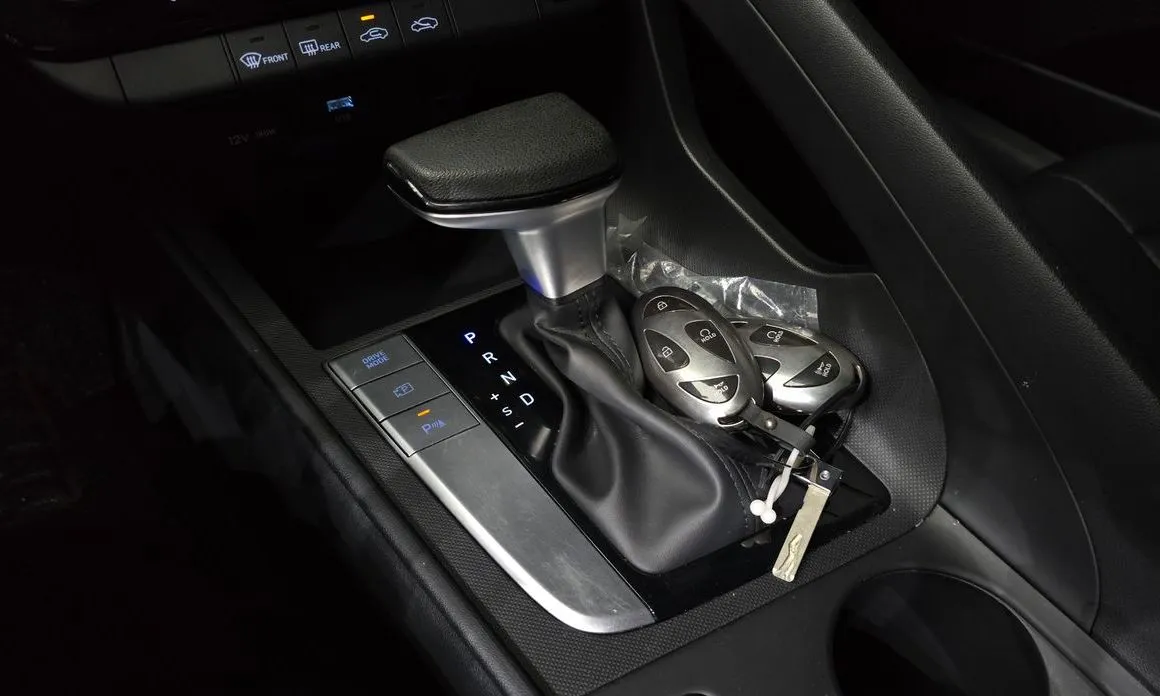 Hyundai AVANTE 2024 из KR, фото 3