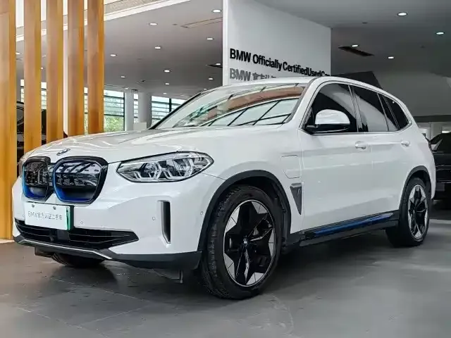 BMW iX3 — фото 1