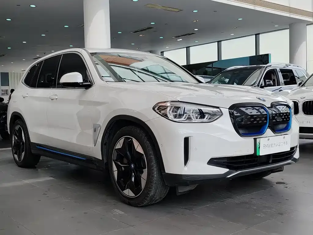 BMW iX3 — фото 5