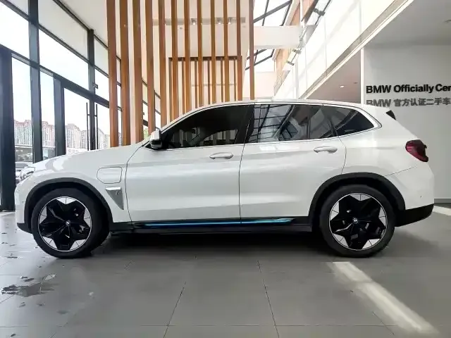 BMW iX3 — фото 2