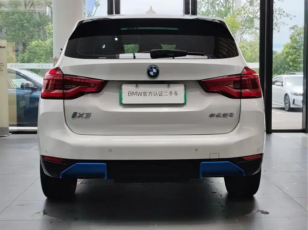 BMW iX3 — фото 10