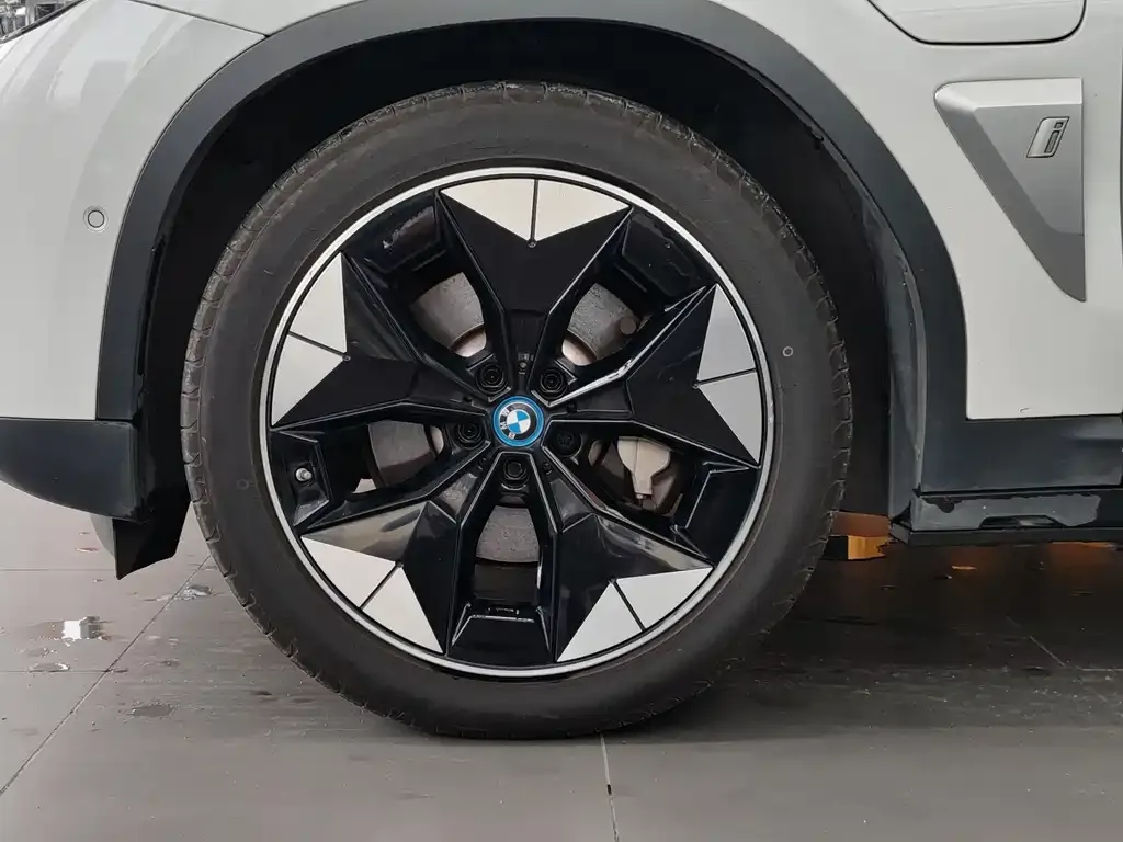 BMW iX3 — фото 4