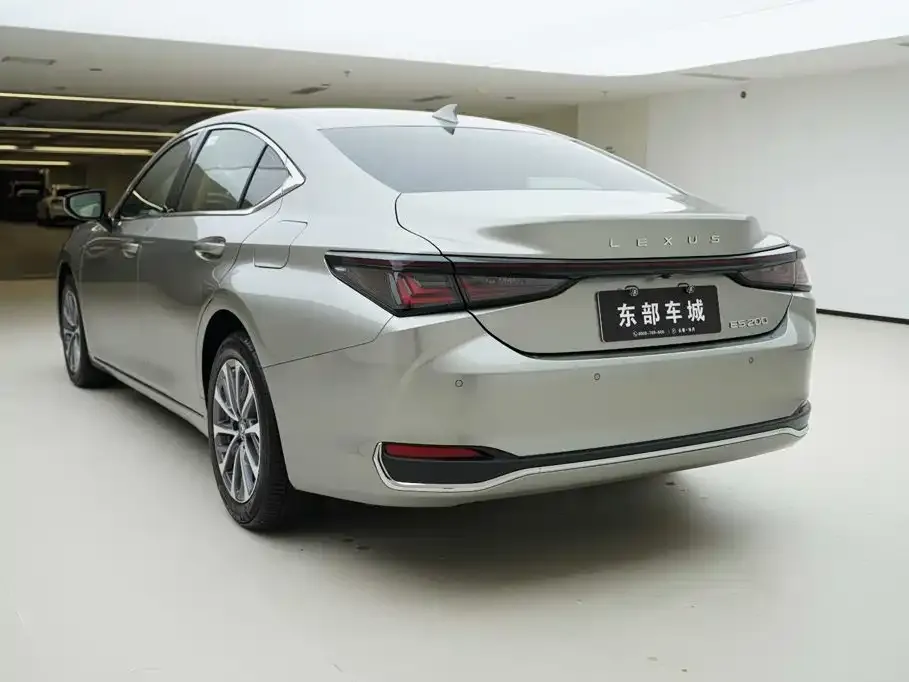 Lexus ES — фото 8