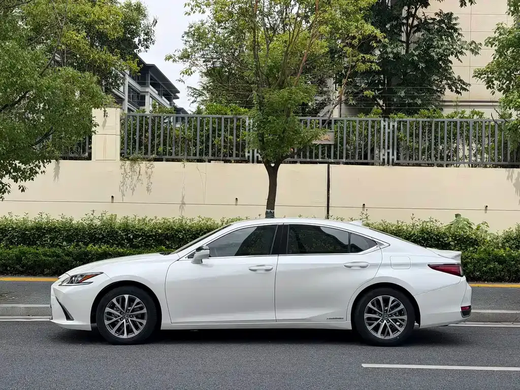 Lexus ES — фото 9