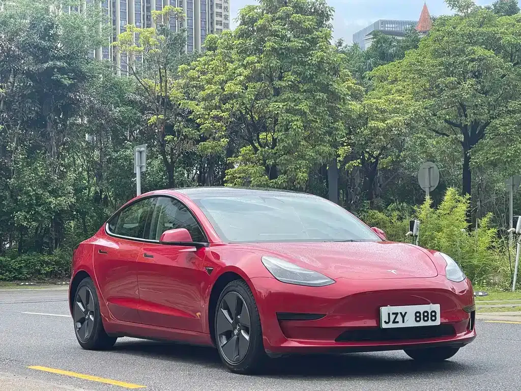 Tesla Model 3 — фото 10