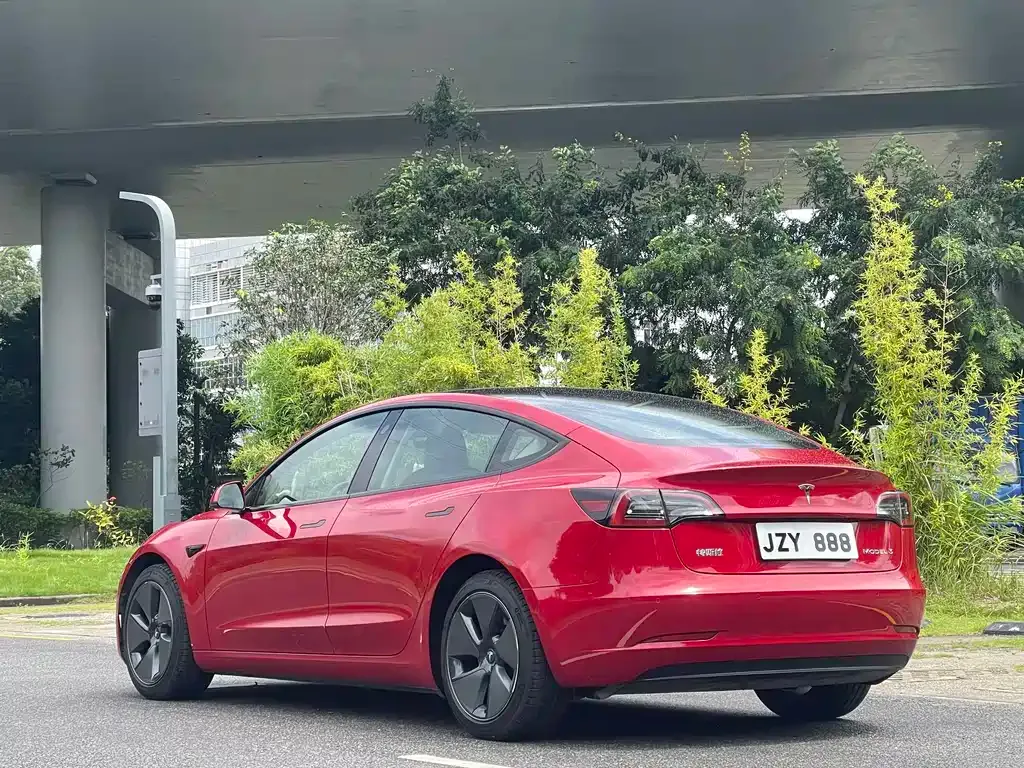 Tesla Model 3 — фото 9