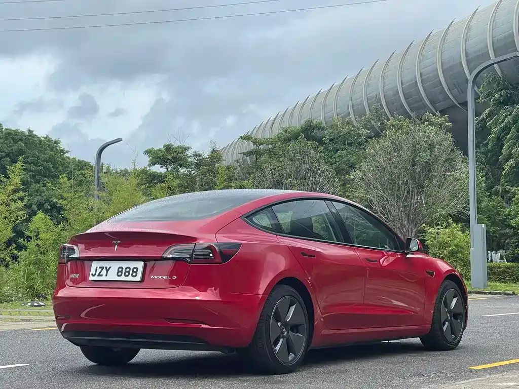 Tesla Model 3 — фото 4