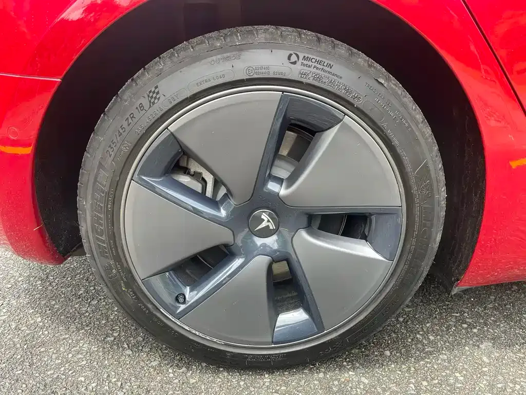 Tesla Model 3 — фото 5