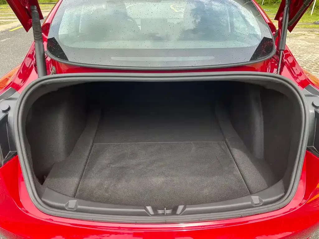Tesla Model 3 — фото 3