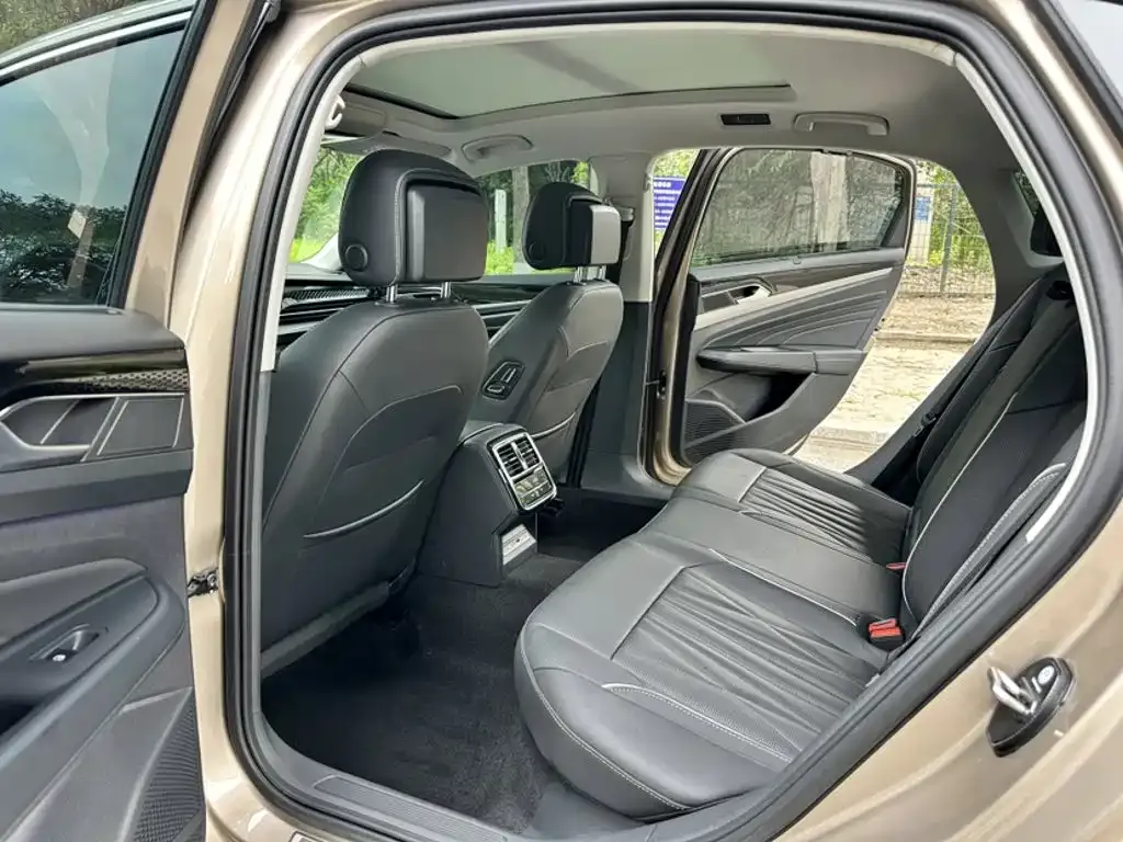 Volkswagen Passat — фото 6