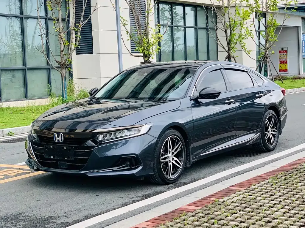 Honda Accord — фото 1