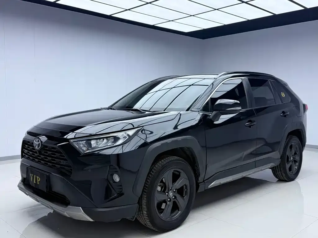 Toyota RAV4 — фото 1