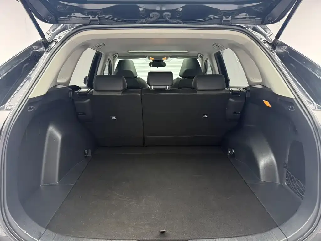 Toyota RAV4 — фото 7
