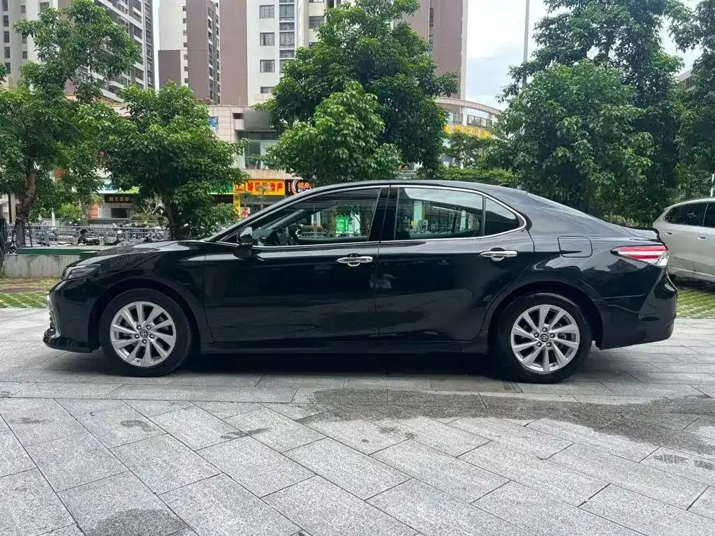 Toyota Camry — фото 8