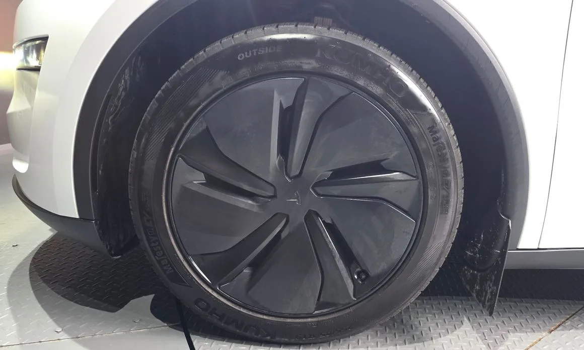 Tesla Model Y — фото 7